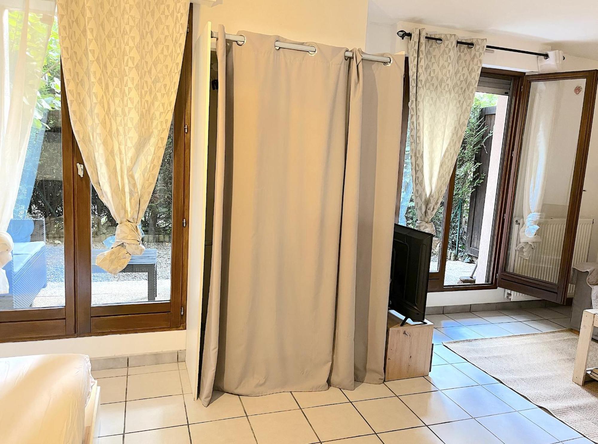 דירות אנסי Joli Studio Avec Jardin מראה חיצוני תמונה
